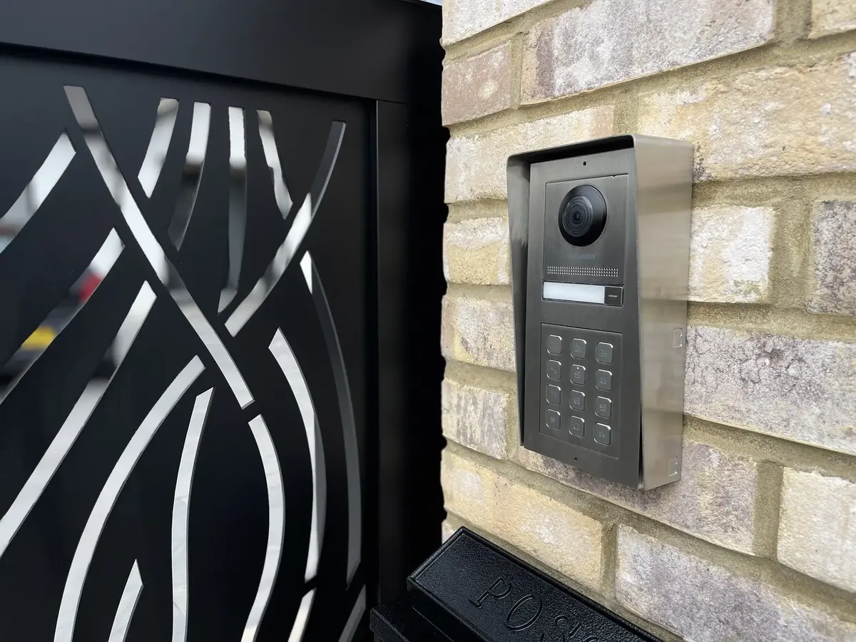 CCTV and intercom integrated with gate